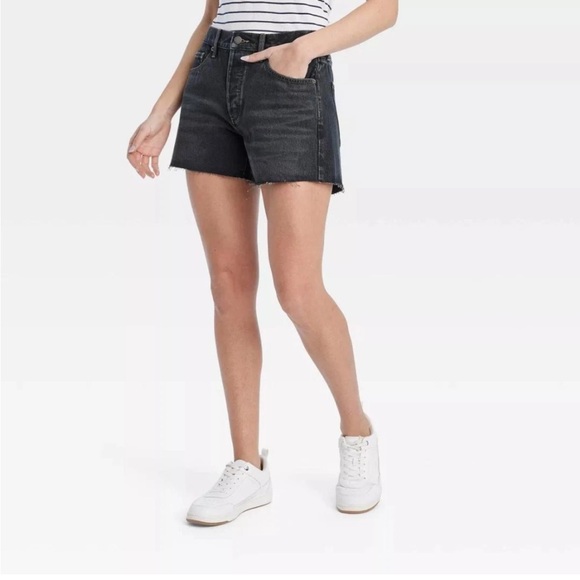 Universal Thread Mid-Rise 90s Baggy Black Shorts NWT Size 6 4” inseam - Picture 1 of 10